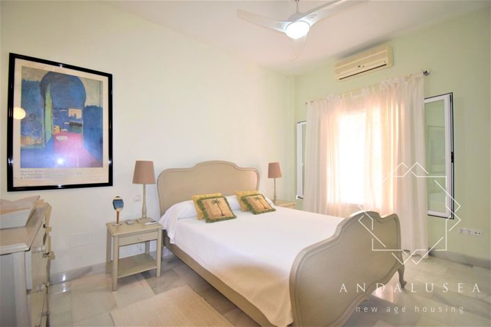 Image No.19-3 Bed Property for sale