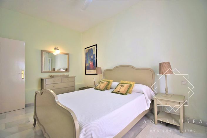 Image No.23-3 Bed Property for sale