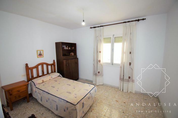 Image No.17-4 Bed Property for sale