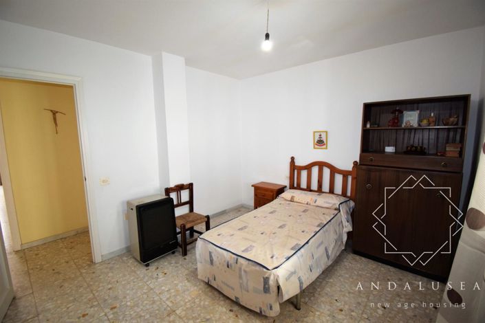 Image No.18-4 Bed Property for sale