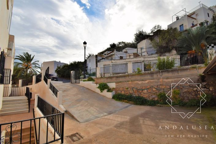 Image No.2-4 Bed Property for sale