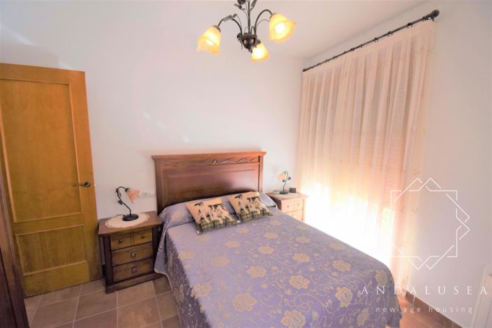 Image No.10-6 Bed Property for sale