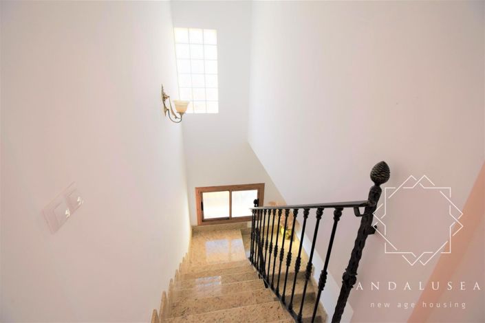 Image No.11-6 Bed Property for sale