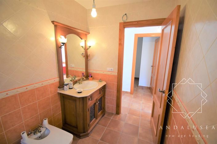 Image No.13-6 Bed Property for sale