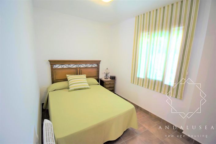 Image No.14-6 Bed Property for sale