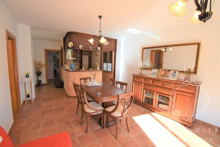 Image No.2-6 Bed Property for sale