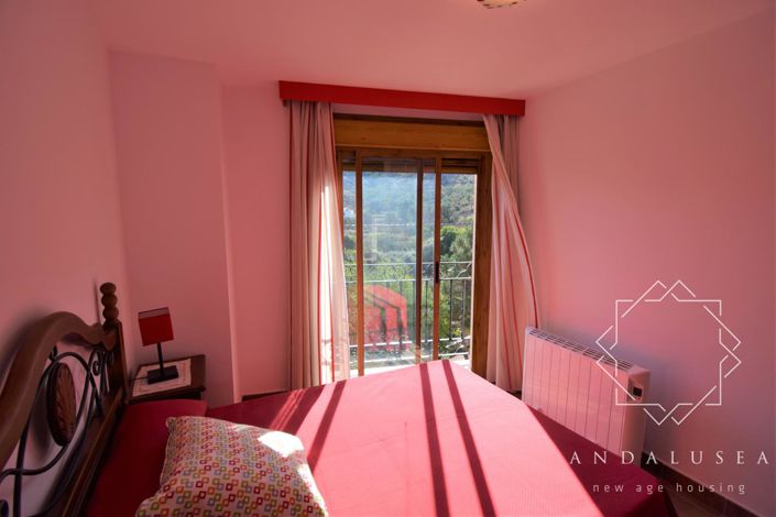 Image No.20-6 Bed Property for sale