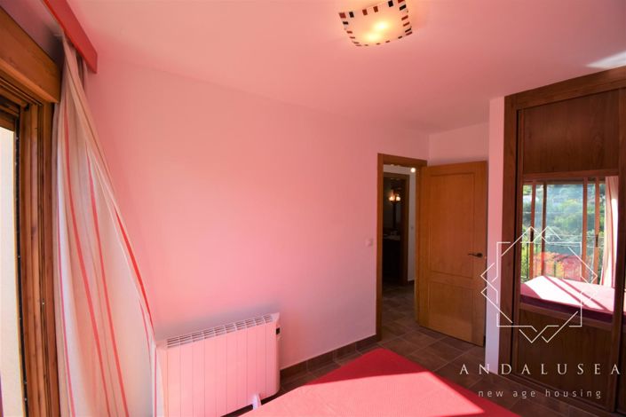 Image No.22-6 Bed Property for sale