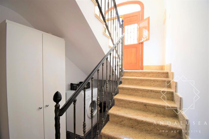 Image No.23-6 Bed Property for sale