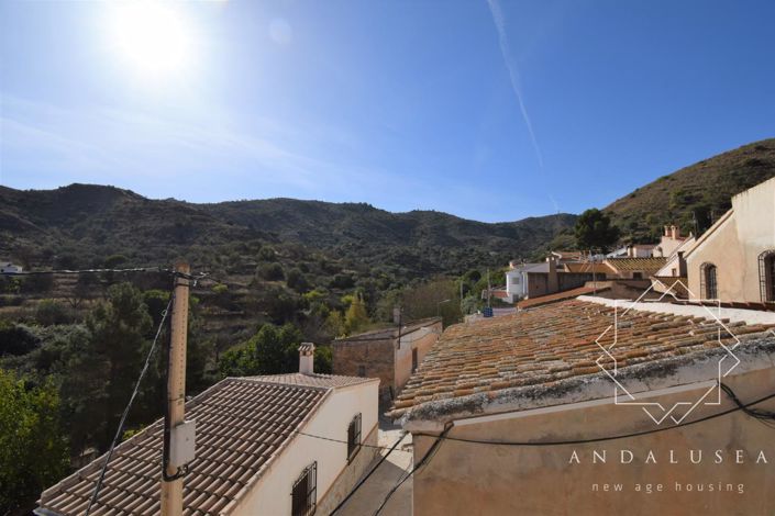 Image No.24-6 Bed Property for sale