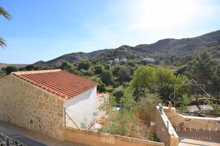 Image No.25-6 Bed Property for sale