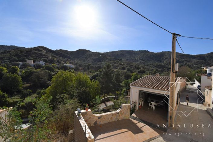 Image No.27-6 Bed Property for sale