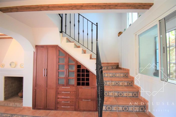 Image No.31-6 Bed Property for sale