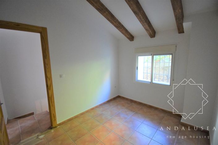 Image No.33-6 Bed Property for sale