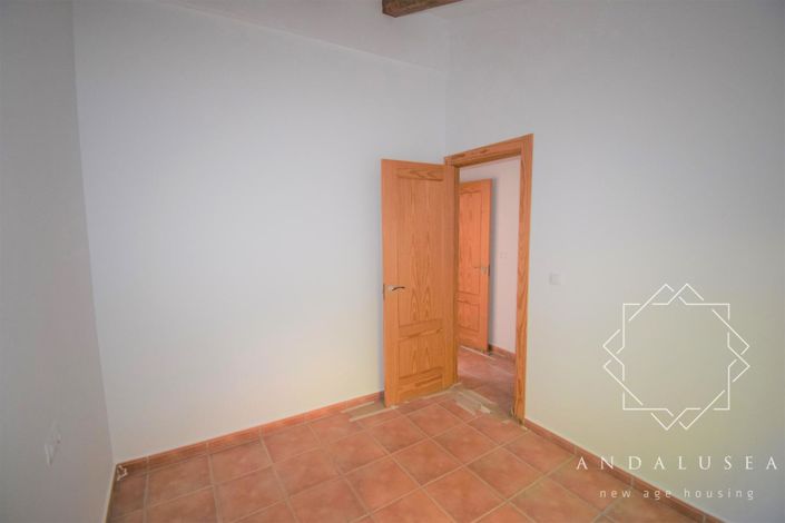 Image No.34-6 Bed Property for sale