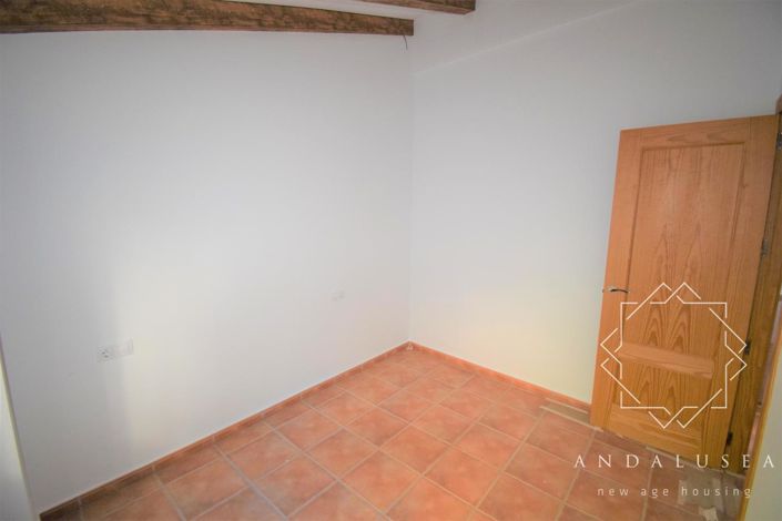 Image No.35-6 Bed Property for sale