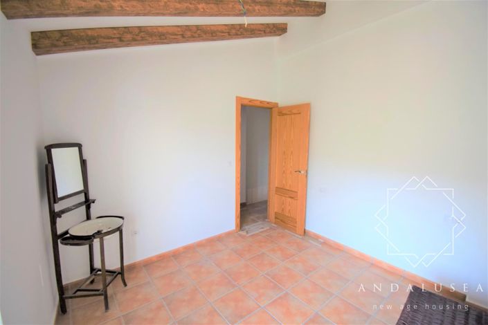 Image No.38-6 Bed Property for sale