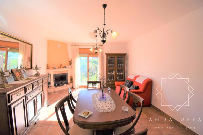 Image No.4-6 Bed Property for sale