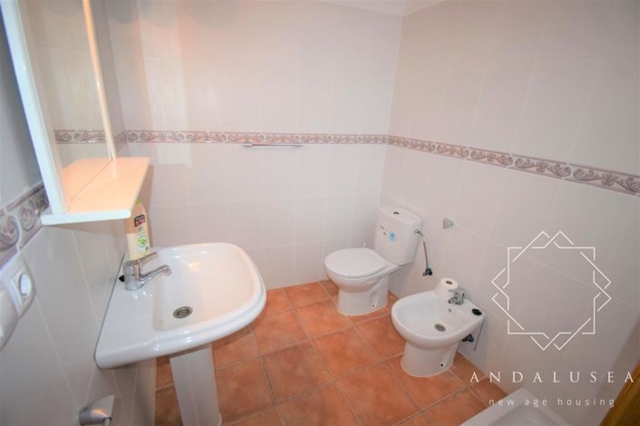 Image No.40-6 Bed Property for sale