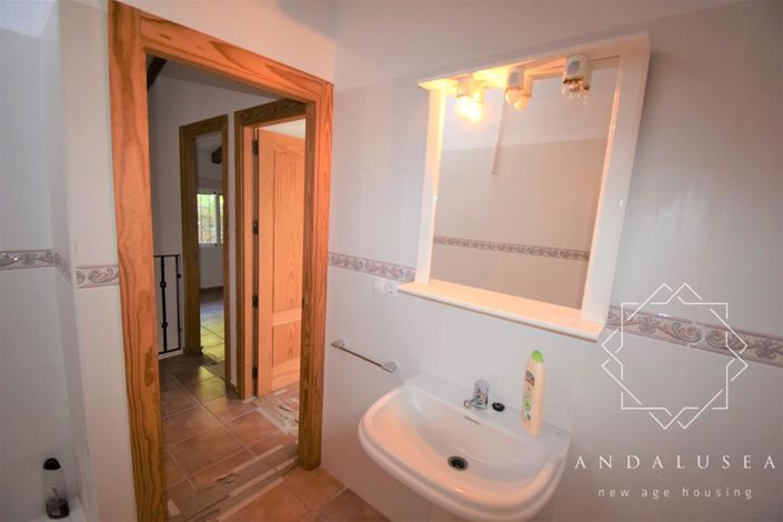 Image No.41-6 Bed Property for sale