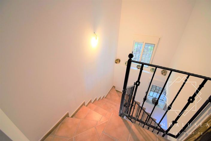 Image No.43-6 Bed Property for sale