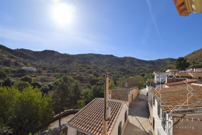 Image No.48-6 Bed Property for sale