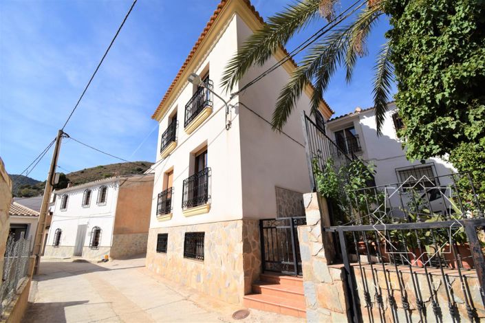 Image No.56-6 Bed Property for sale