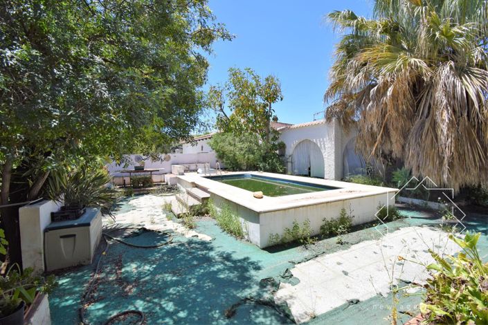 Image No.14-6 Bed Property for sale