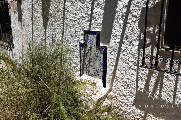 Image No.17-6 Bed Property for sale