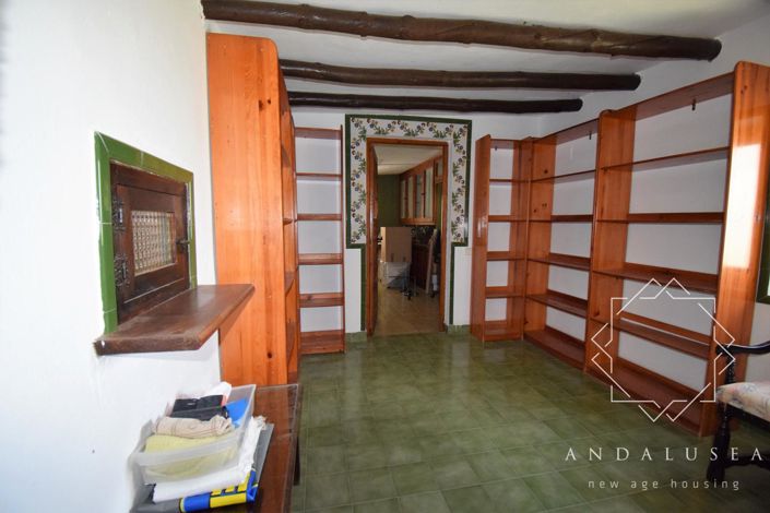 Image No.21-6 Bed Property for sale