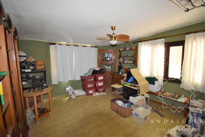 Image No.22-6 Bed Property for sale