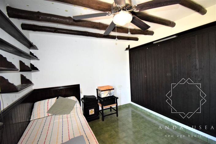 Image No.29-6 Bed Property for sale