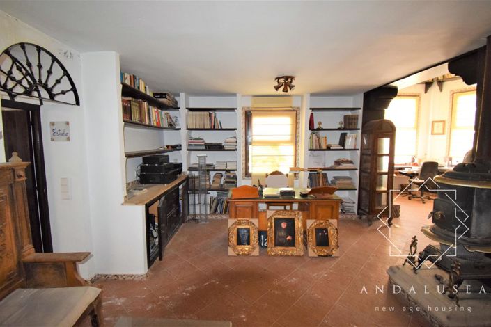 Image No.32-6 Bed Property for sale