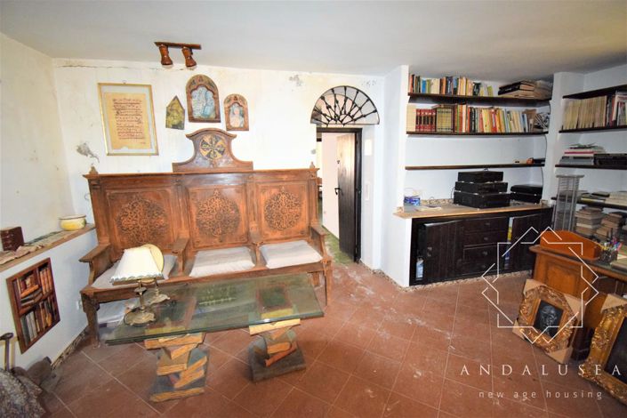 Image No.35-6 Bed Property for sale