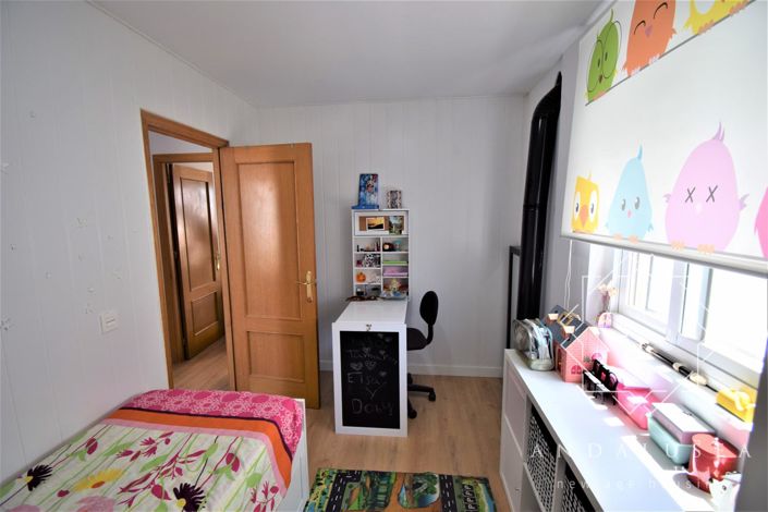 Image No.12-2 Bed Property for sale