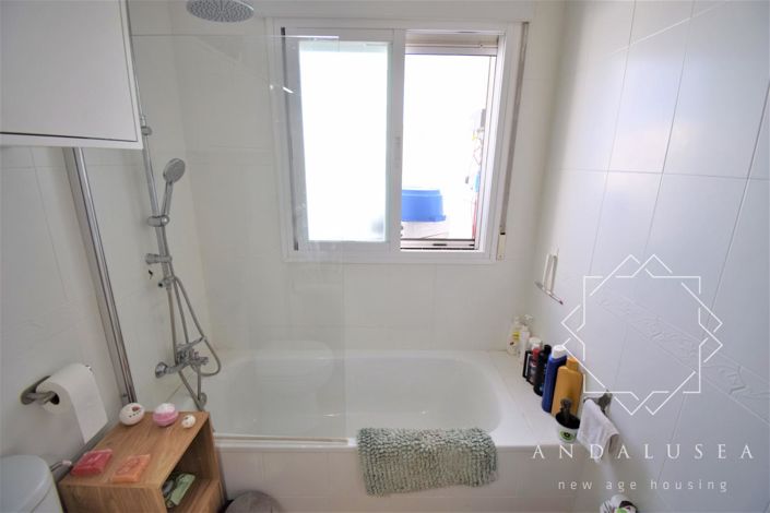 Image No.15-2 Bed Property for sale