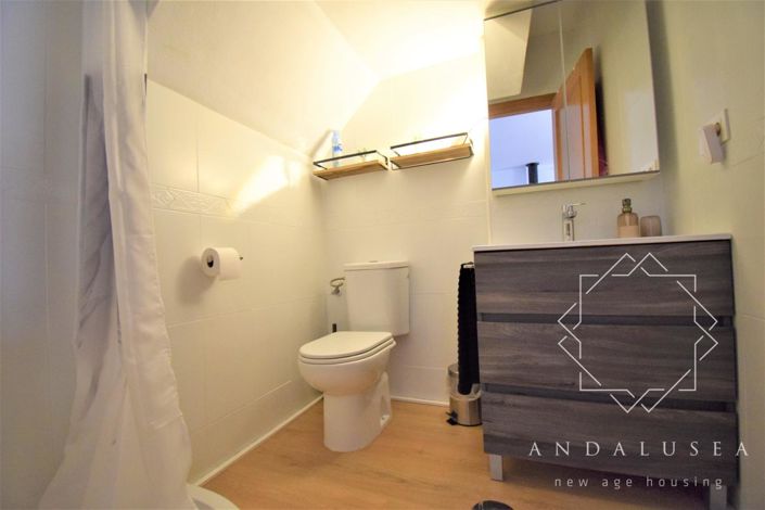 Image No.18-2 Bed Property for sale