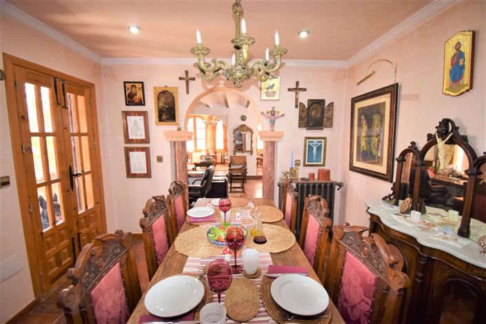 Image No.16-4 Bed Property for sale