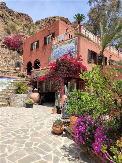 Image No.60-4 Bed Property for sale