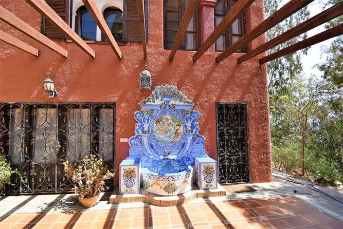 Image No.6-4 Bed Property for sale