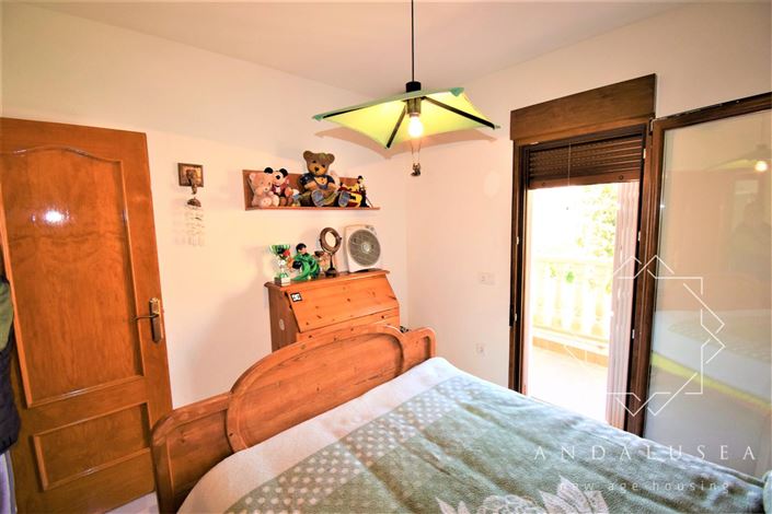 Image No.19-3 Bed Property for sale