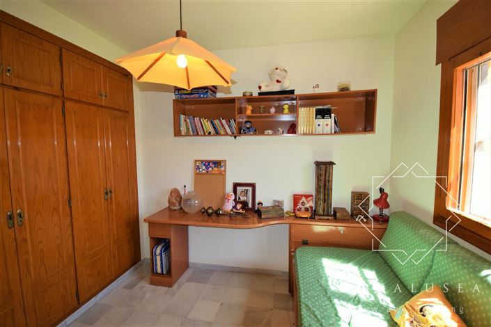 Image No.24-3 Bed Property for sale