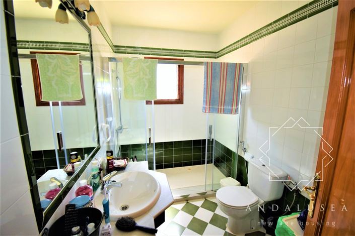 Image No.27-3 Bed Property for sale