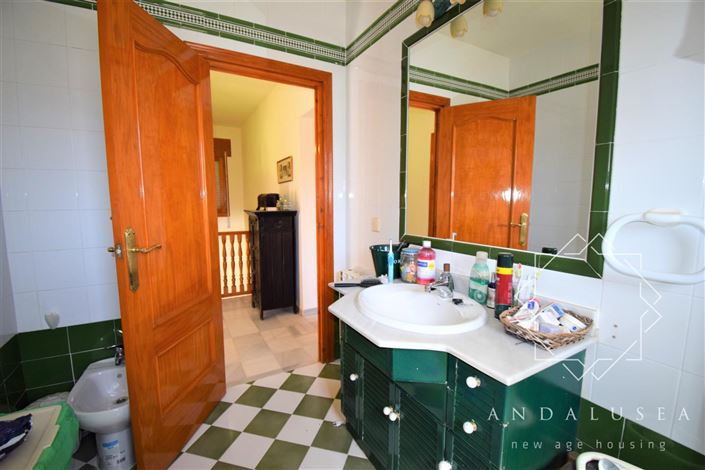 Image No.28-3 Bed Property for sale