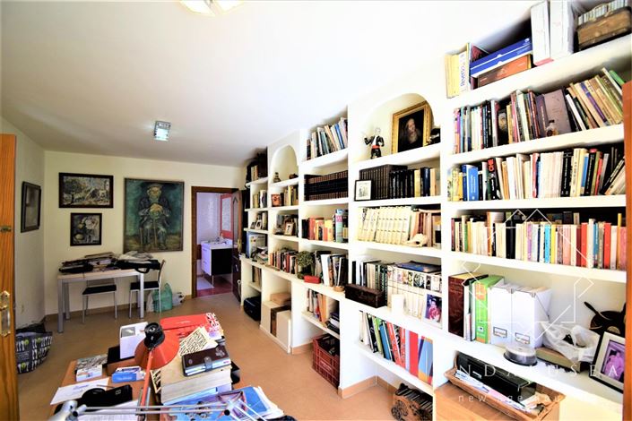 Image No.3-3 Bed Property for sale