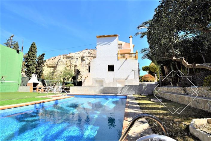 Image No.41-3 Bed Property for sale