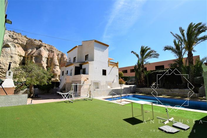 Image No.44-3 Bed Property for sale