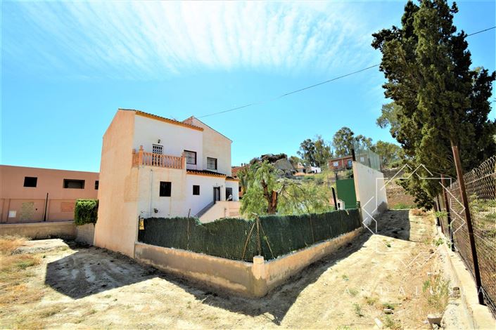 Image No.55-3 Bed Property for sale