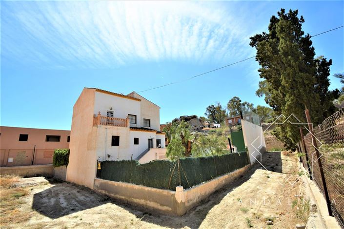 Image No.56-3 Bed Property for sale