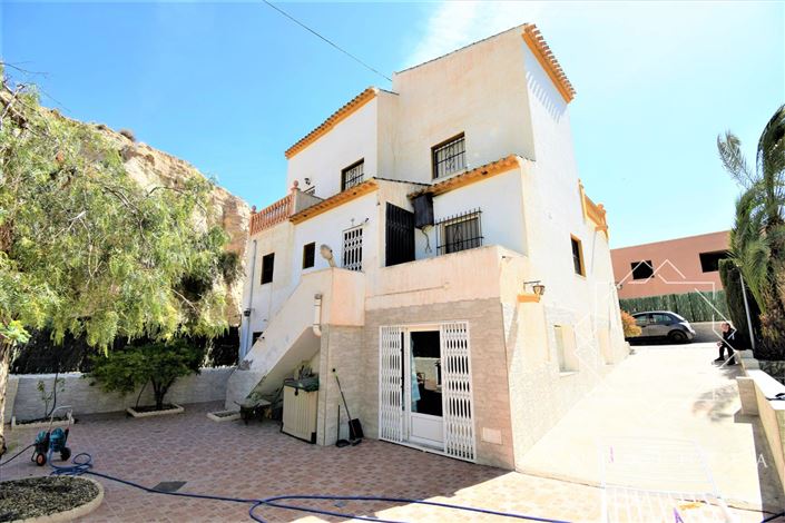 Image No.57-3 Bed Property for sale